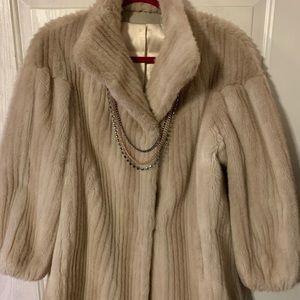 Stunning Vintage ILGWV Fur Coat/Jacket